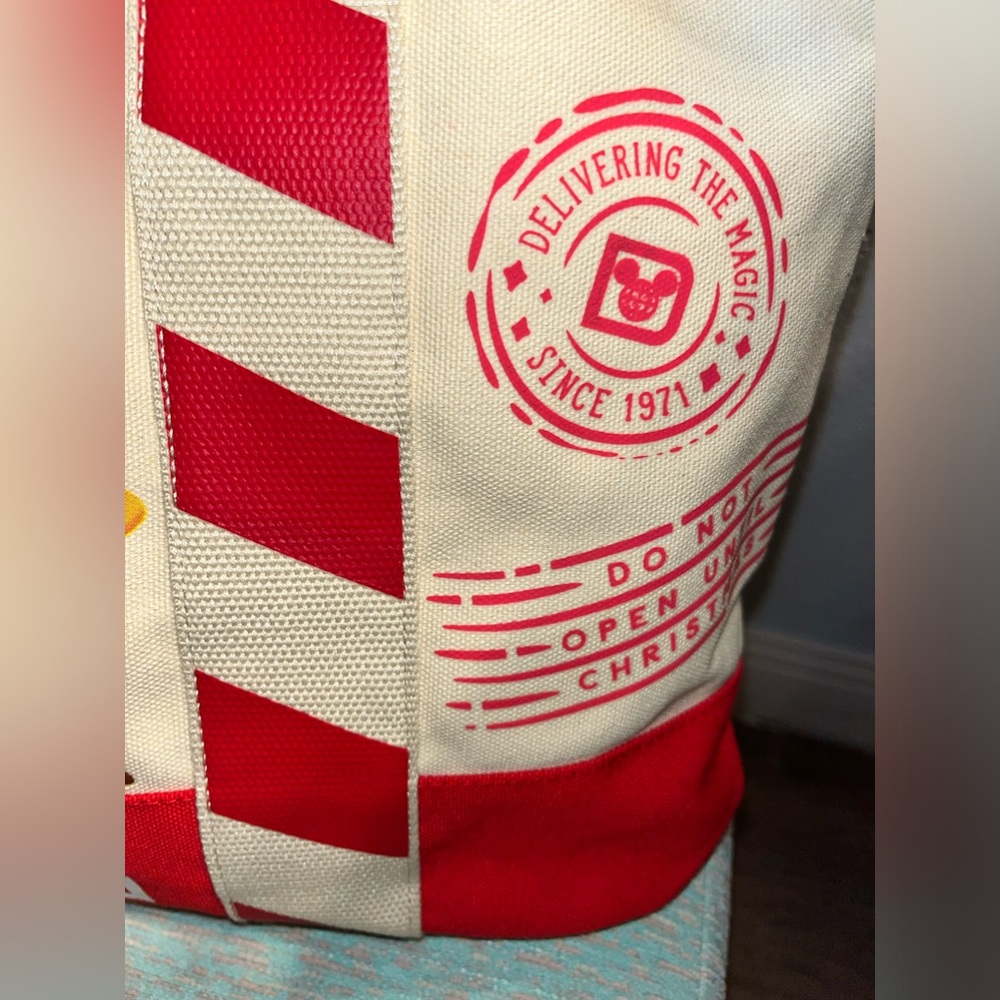 Disney World Parks Chip 'n Dale Exclusive Christmas Tote Bag Christmas 2024 - Picture 5 of 7
